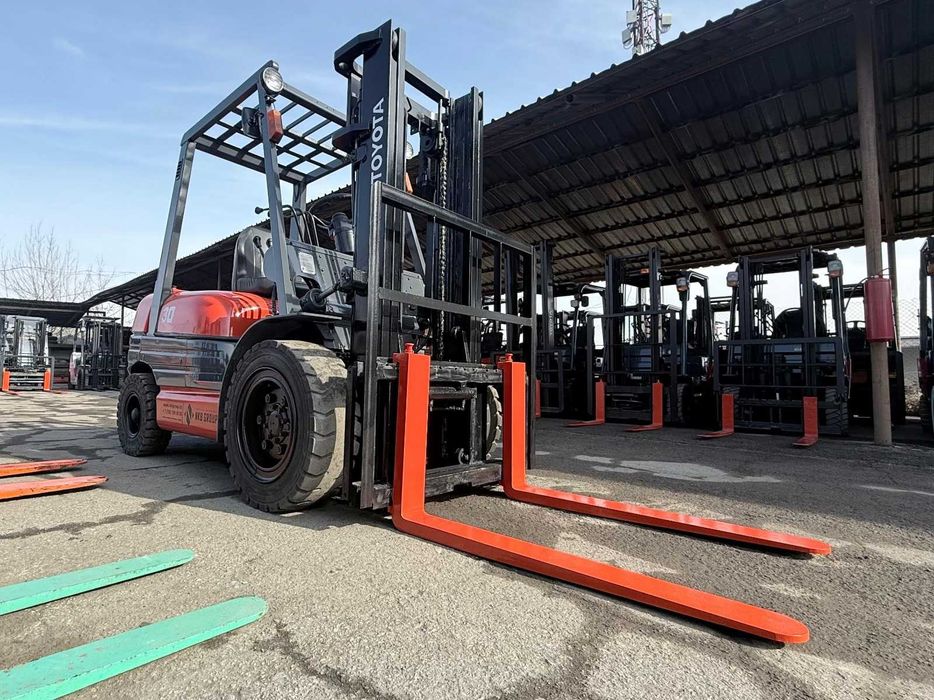 Вилочный погрузчик TOYOTA 6FG30