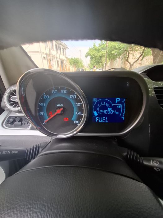 Chevrolet spark mokriy