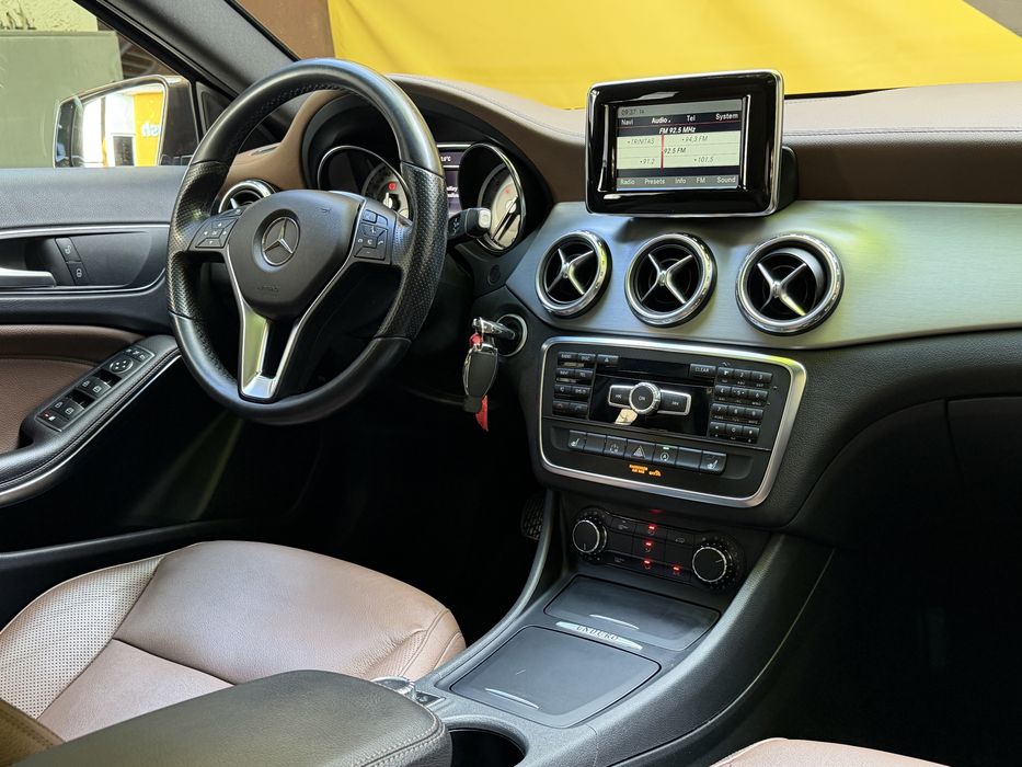 Mercedes-Benz GLA 200d Sport | Automat 7G-DCT | Piele/Artico | 18” | Euro 6 Posibilitate Rate Garantie