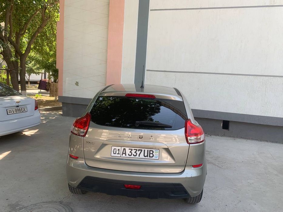 LADA XRay 1.8 AMT, 2019 год — один владелец, без окрасов