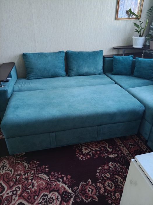 Диван практически новый, велюр