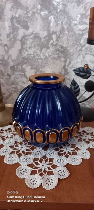 Ваза и плато-кобалтово синьо и златисто