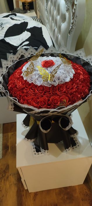 Букет 101 Роза из атласной ленты