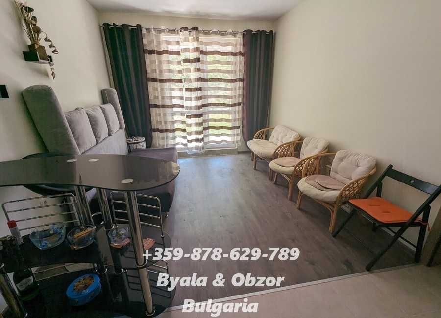 Обзаведен двустаен апартамент със собствен двор-градина в гр.Бяла