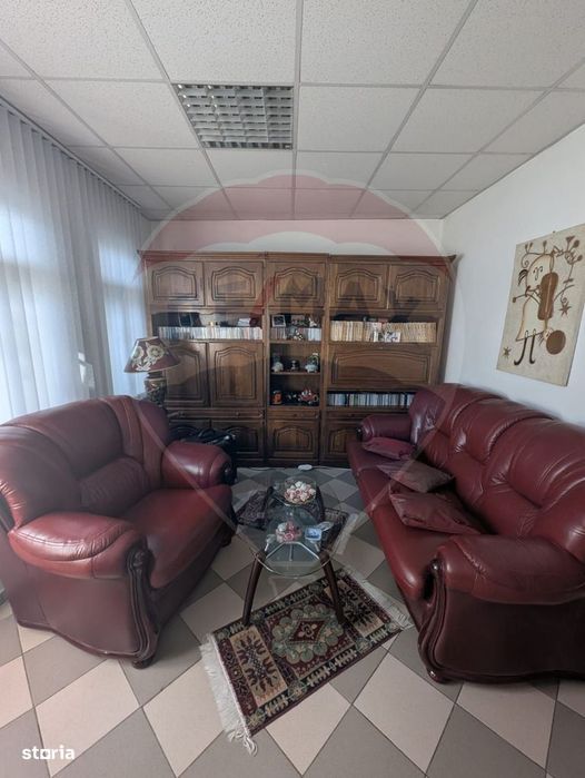 Casă / Vilă cu 5 camere de vânzare în zona Sud
