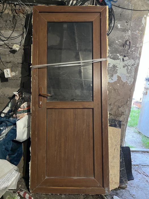 Дверь пластиковая