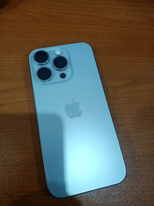 продам iPhone 15 Pro