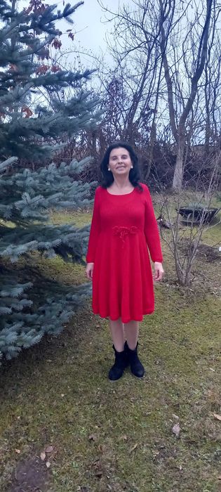 Vănd 2 rochii  , tricotate manual - preț 220 lei - negociabil !