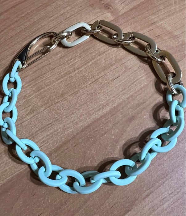 Колье. Бигуди. Заколка для волос