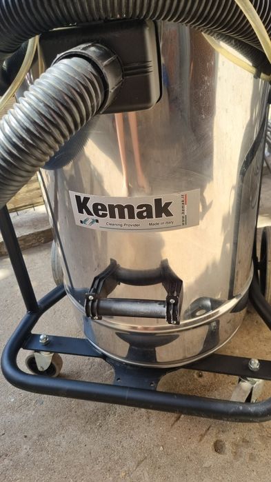 Vând aspirator de tapițerie Kemak!