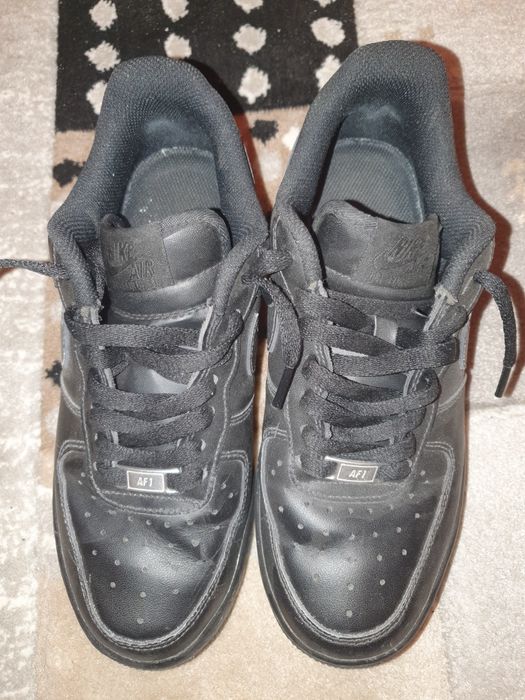 Vand air force 1 negri sunt aproape noi I am purtat de cateva ori