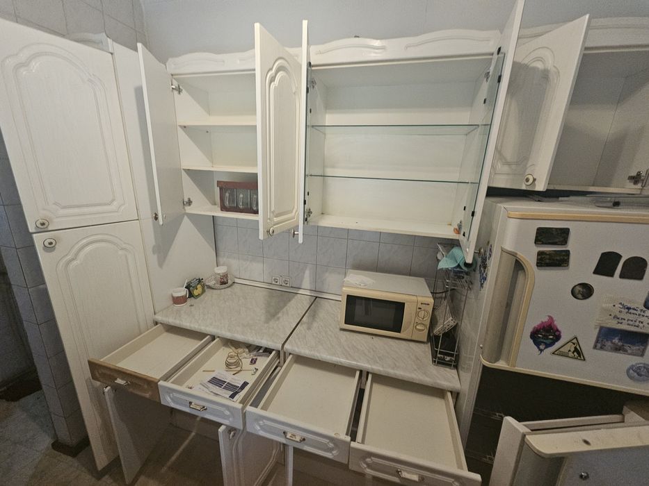 Кухонный гарнитур (б/у) в классическом стиле