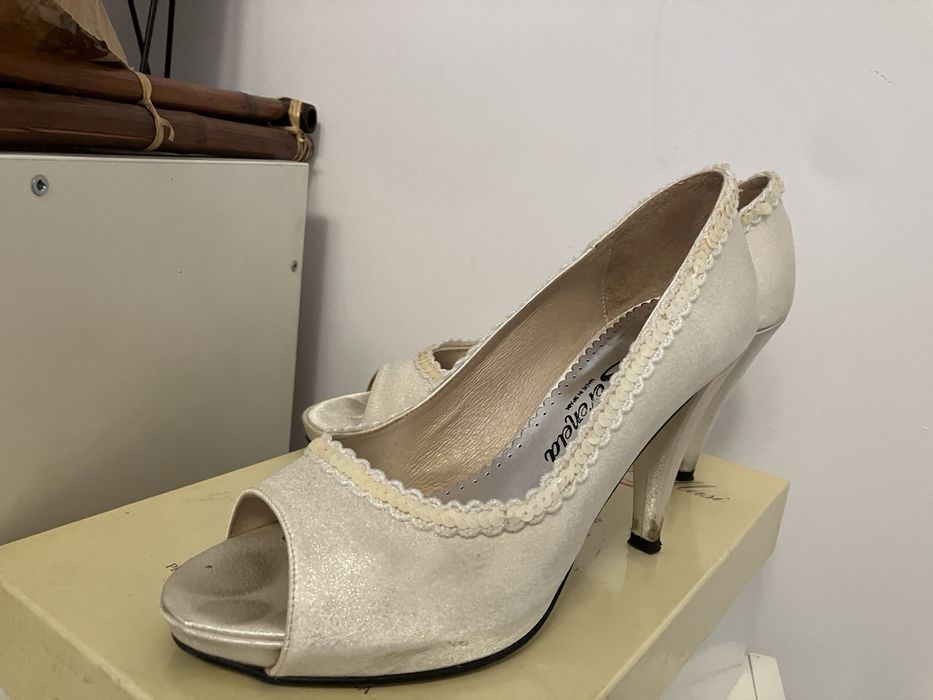 Сатенени обвки, 38 номер