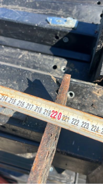 Stalpi metalici cu talpi pt gard 2.2 m