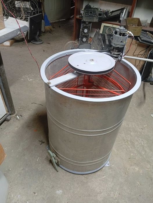 Продам Медогонку Советскую на 3 рамки