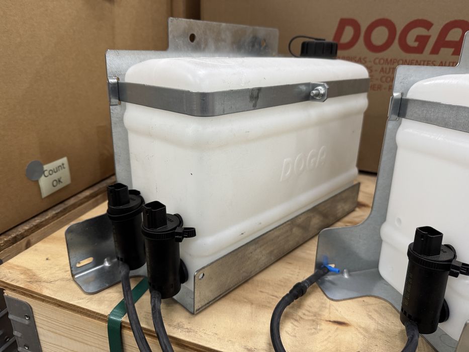Nou Doga Vas rezervor lichid parbriz stropgel 8,7L 12v + Suport pentru Autovehicule Offroad Tractor Utilaje Masini de teren Etc