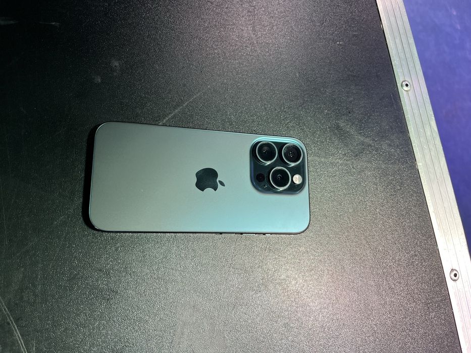 Продам айфон 15 про