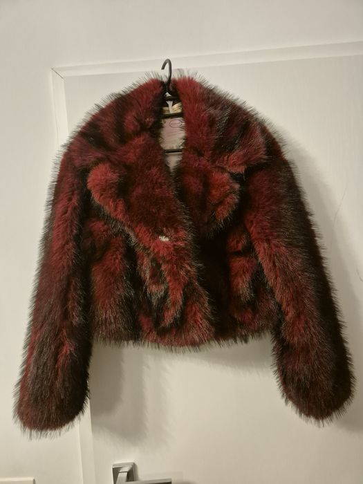 Haina de blana noua cu eticheta,  mărimea Xs, dar merge și la S-M