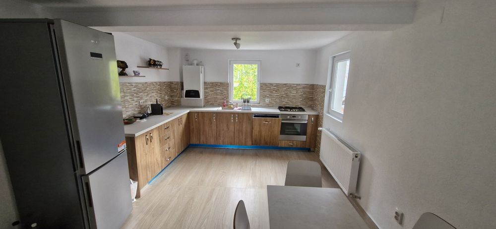 Apartament la curte/Chirie pe termen lung / Zamora/