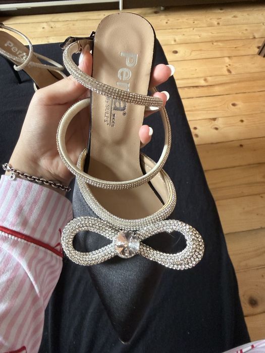 Дамски обувки на ток с камъни