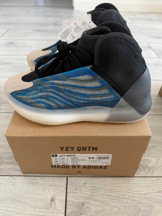 Yeezy Quantum Sneakers