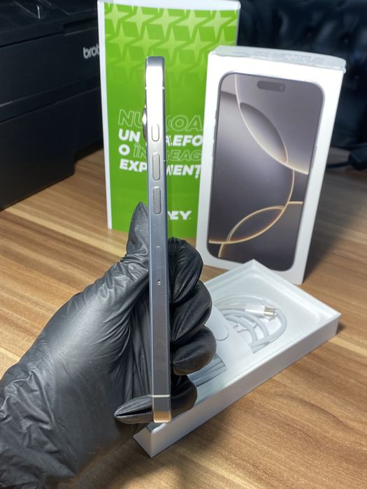 iPhone 16 Pro Max • 256 GB • Natural Titanium