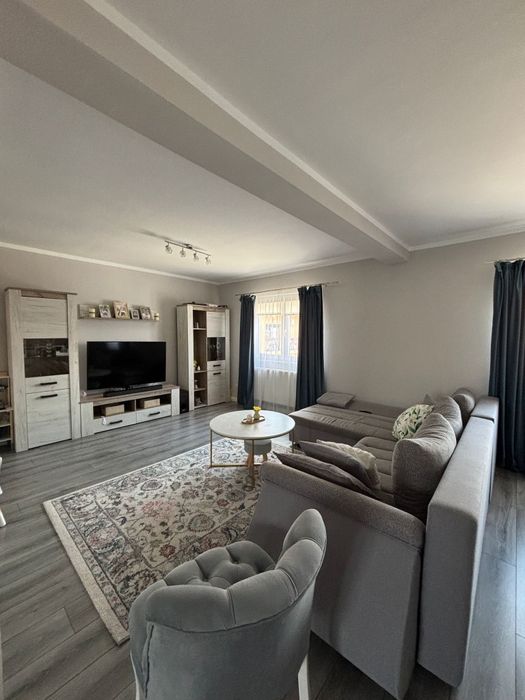 Vand apartmant pe doua niveluri