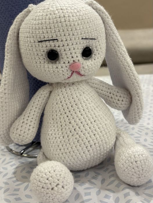 Ръчно плетено амигуруми зайче