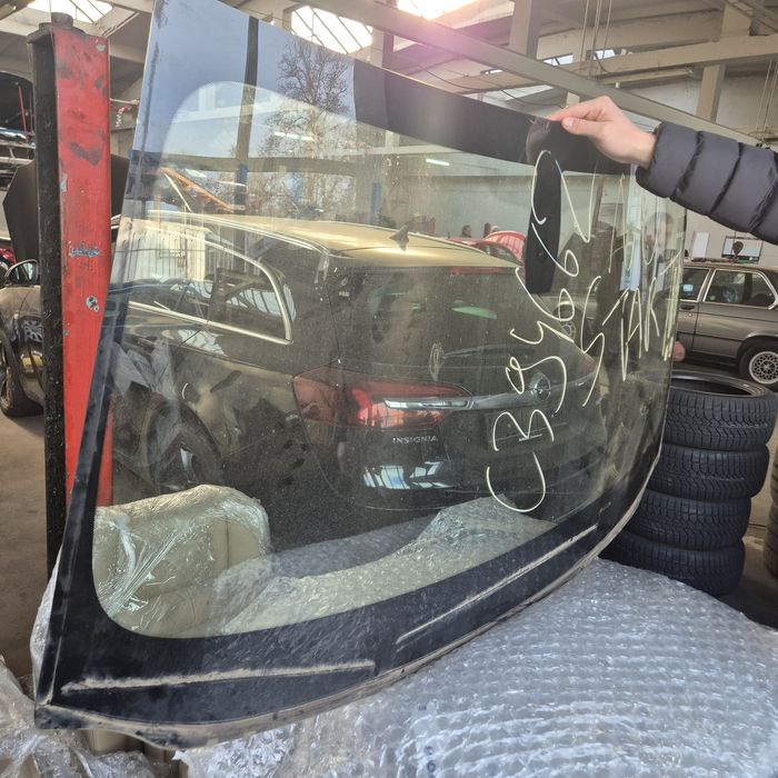 Продавам Челно стъкло за BMW F01