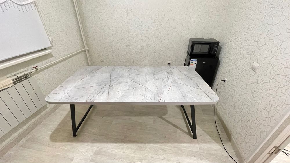 Продается обеденный кухонный стол