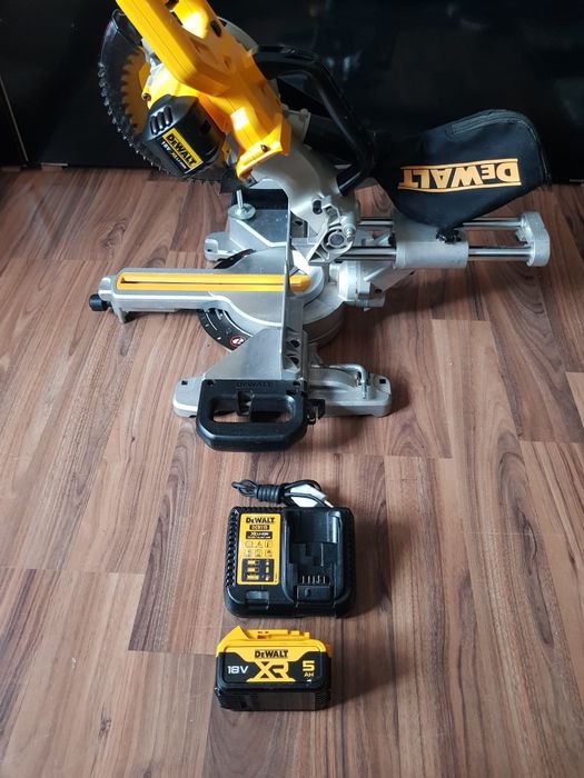 Dewalt DCS 365,circular pe acumulatori,pentru tăieri înclinate.
