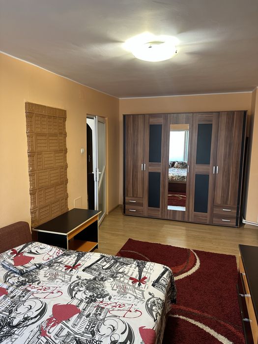 Apsrtament cu 3 camere de inchiriat pe termen lung