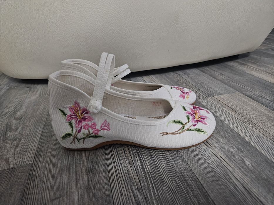 Pantofi de panza pentru copii, brodati, marimea 36