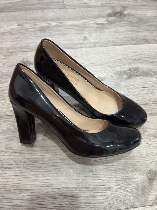 Продам туфли женские