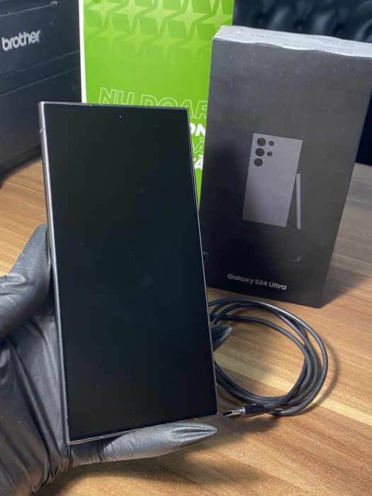 Samsung Galaxy s24 ultra • 256 GB • Titanium Black