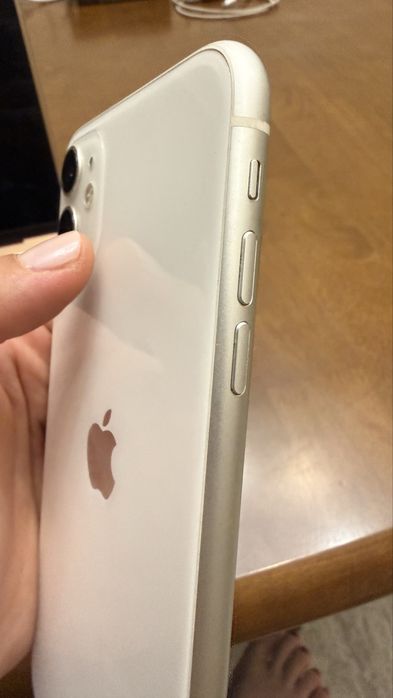 Продам оригинальный iPhone 11, 128 GB,белый