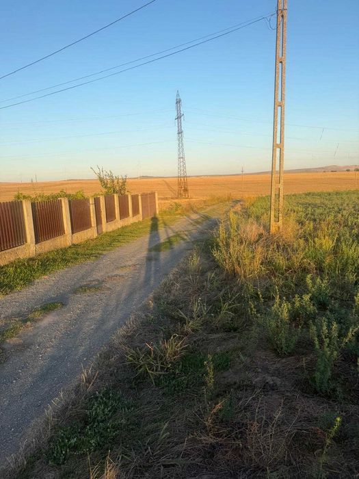 Teren intravilan 4.003 mp Frecatei, Tulcea - drum pe 3 laturi, curent
