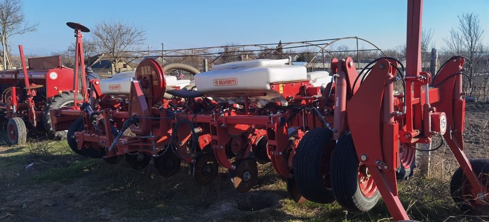 Presă, semanatoare,combinator utilaje puțin folosite