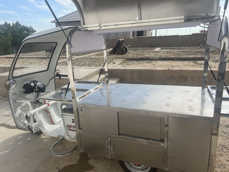 Мопед уличная торговля