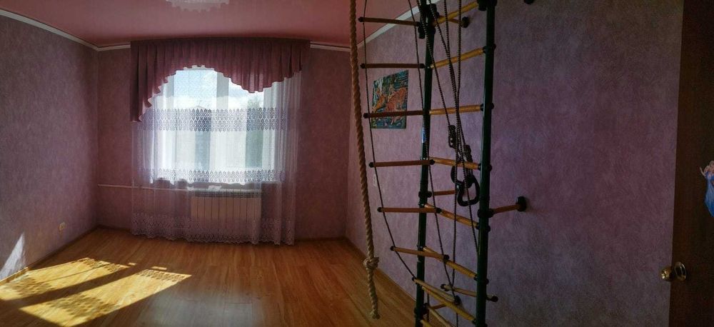 Продается 3 комнатная квартира в 20 микрорайоне.