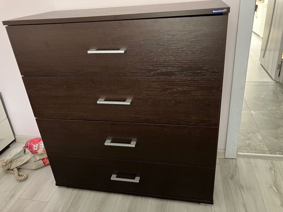 Комплект от 2 нощни шкафчета и скрин