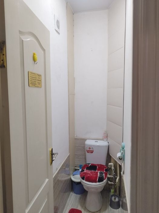 Срочни ижарага берилади.
Юнусобод 14-қаварталда, Туркистон метро яқини