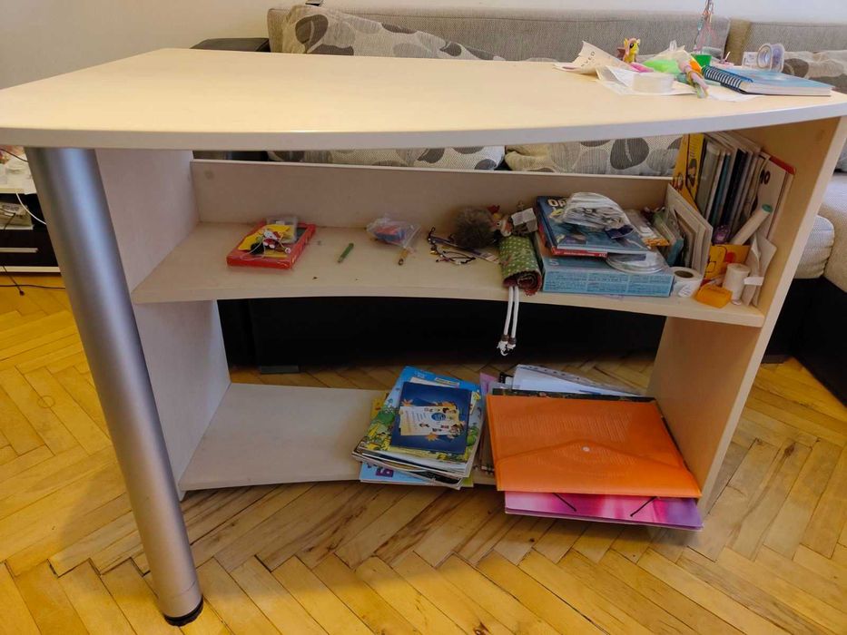 Детско бюро  и Стол IKEA с регулируема височина