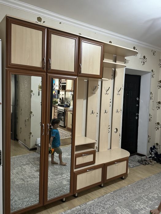 Прихожая с тумбой