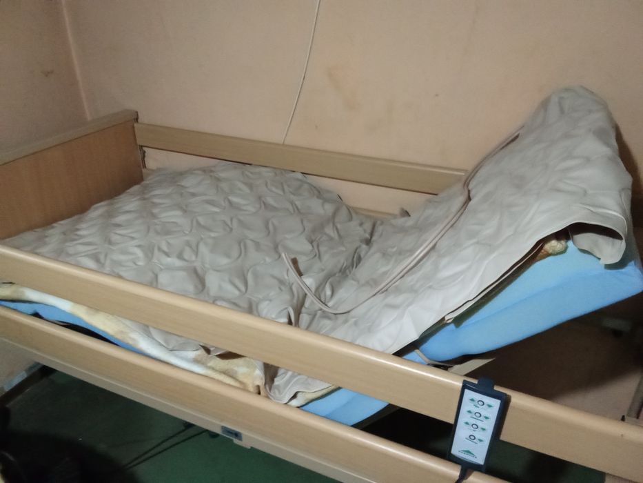 Болнично електрическо легло HIPNOS – отлично състояние + аксесоари