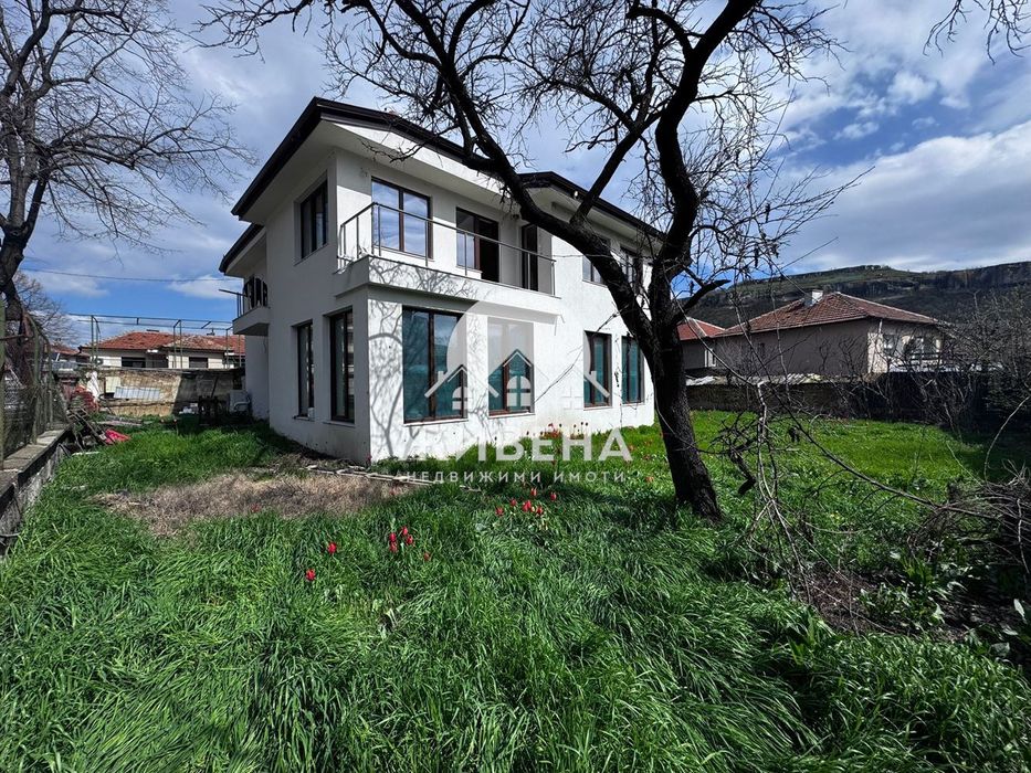 Продава се Къща в Провадия - 240 кв.м за 617 €/кв.м - Снимка #1