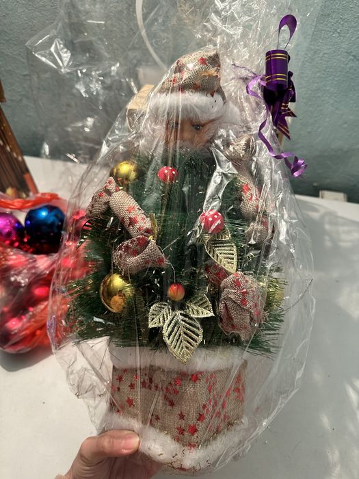 новогодние гирлянды и игрушки