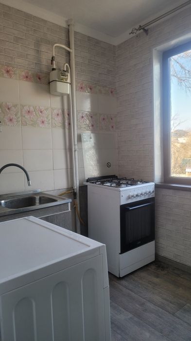 Срочно сдаю 2 комн. квартиру