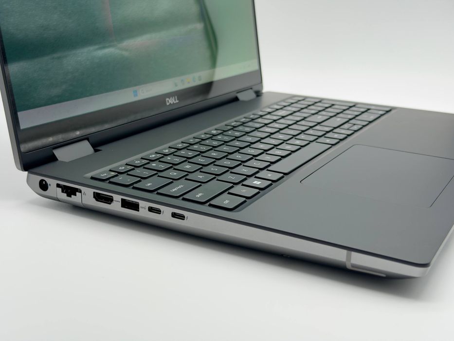 Dell Precision 7680-16OLED 4K 32gb RTX5000 Ada 16gb