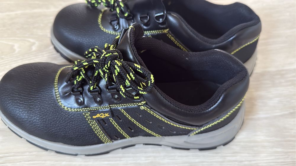 Продам новые ботинки